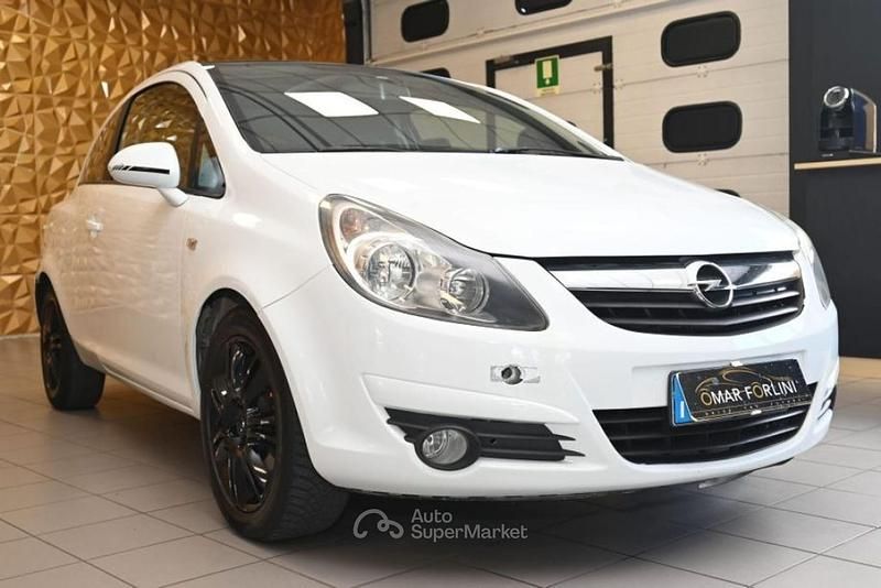 Usata Opel Corsa Cosmo 80 CV (58 kW) 2009 Bianco Utilitaria