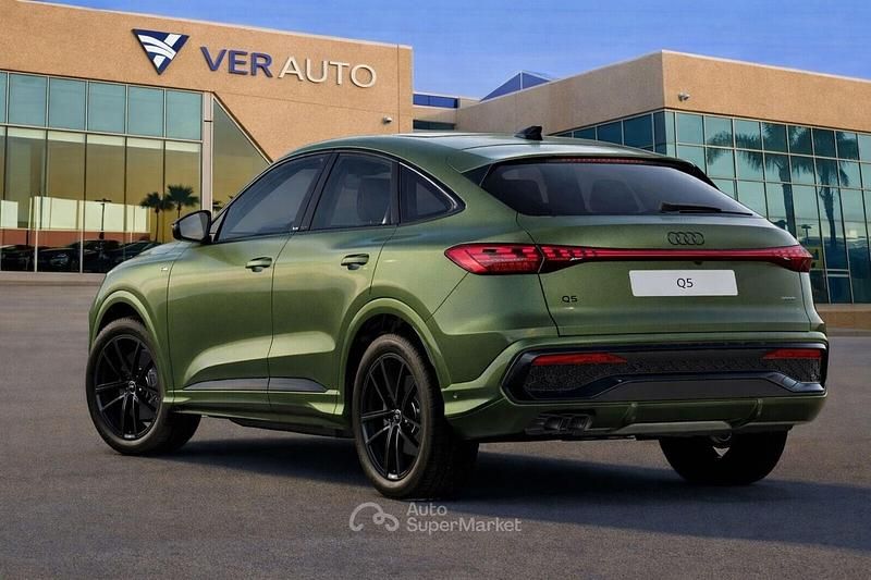 Nuova Audi Q5 S-Line 204 CV (150 kW) 2026 Oro SUV