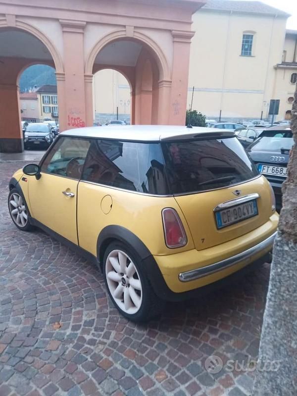 Usata Mini Cooper Coupé 116 CV (85 kW) 2003 Giallo Coupé
