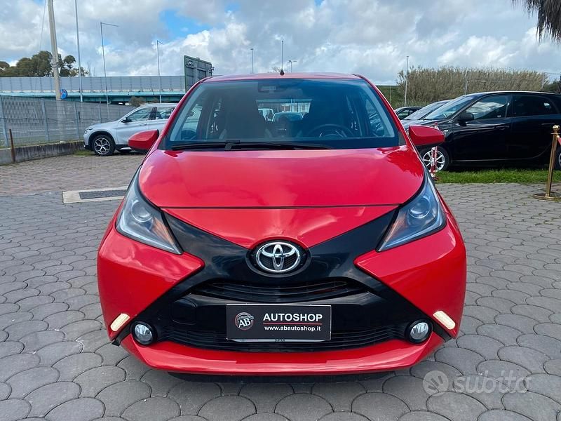 Usata Toyota Aygo X-play 69 CV (50 kW) 2016 Rosso Utilitaria