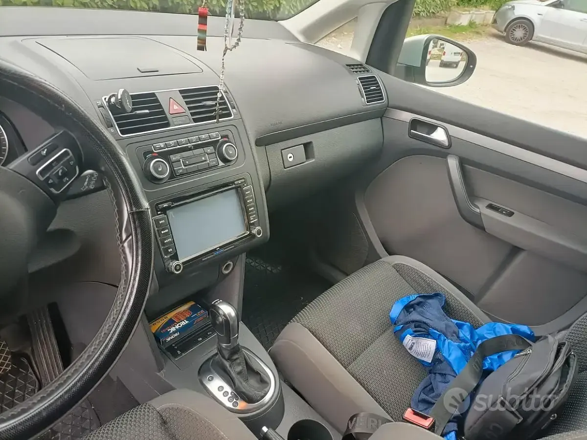 Usata VW Touran 150 CV (110 kW) 2012 Grigio Monovolume