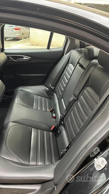 Usata Alfa Romeo Giulia 150 CV (110 kW) 2018 Nero Berlina