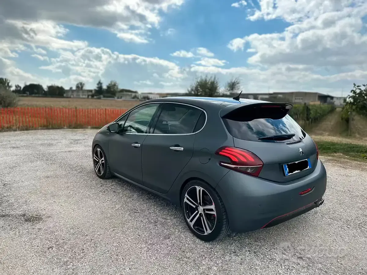 Usata Peugeot 208 GT-line 120 CV (88 kW) 2016 Grigio Utilitaria