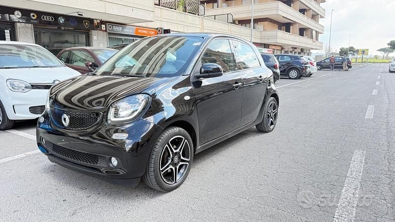 Usata Smart ForFour Prime 90 CV (66 kW) 2019 Nero Utilitaria