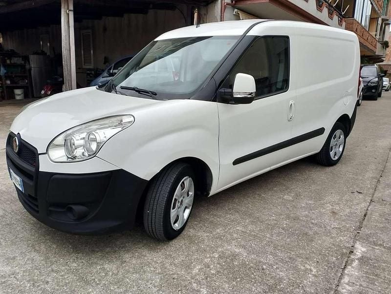 Usata Fiat Doblò 90 CV (66 kW) 2011 Bianco Monovolume