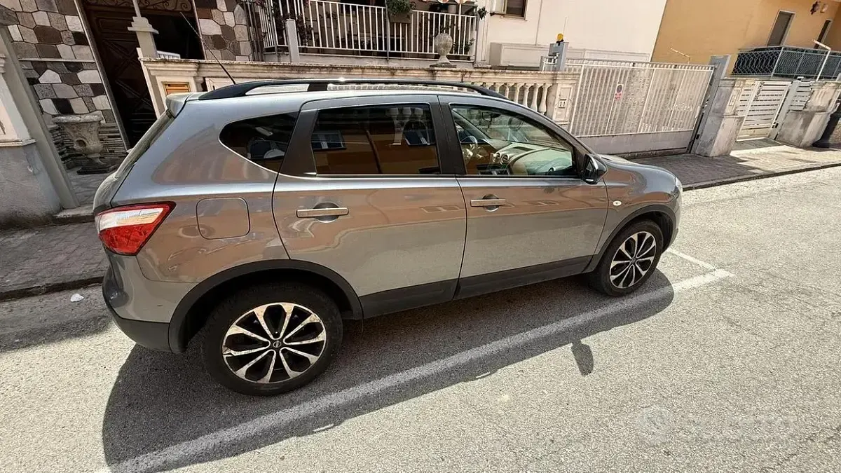 Usata Nissan Qashqai Acenta 131 CV (96 kW) 2013 Grigio SUV