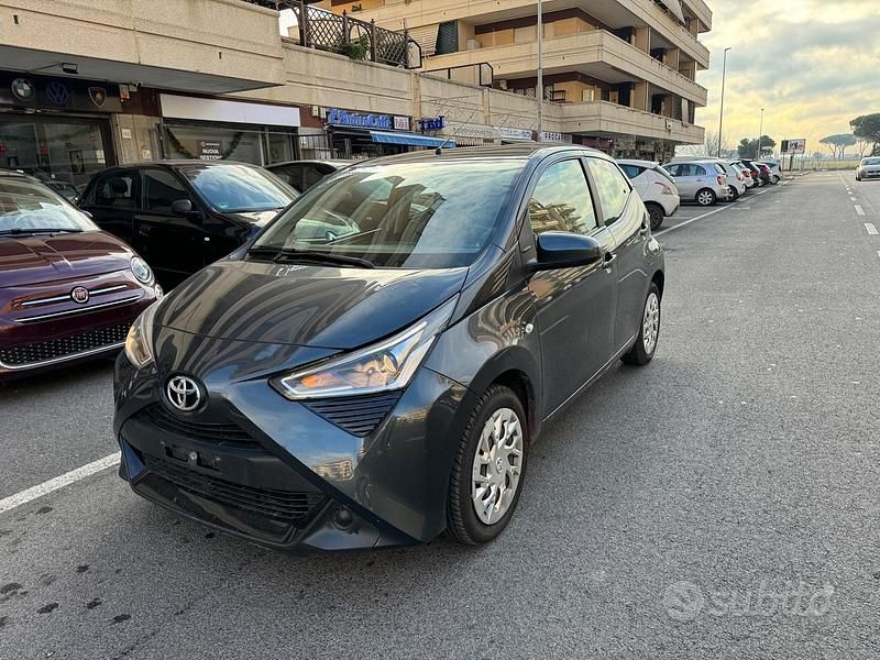 Usata Toyota Aygo Connect Style 72 CV (52 kW) 2021 Grigio Utilitaria