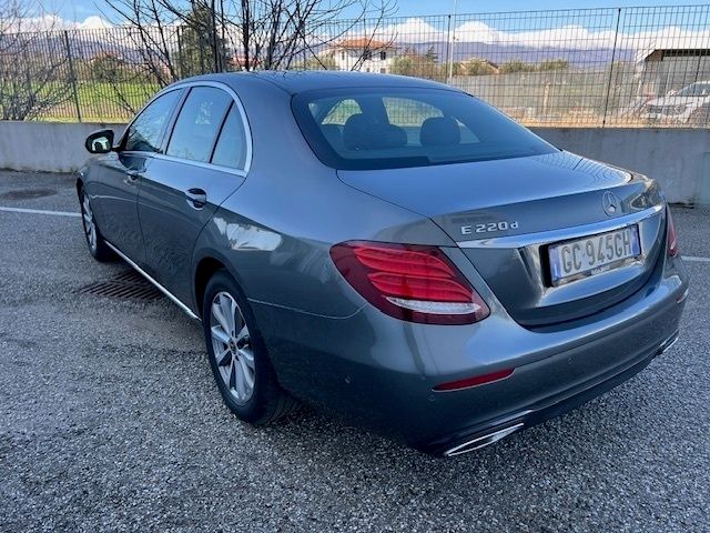 Usata Mercedes E220 Business 194 CV (142 kW) 2020 Argento selenite Berlina