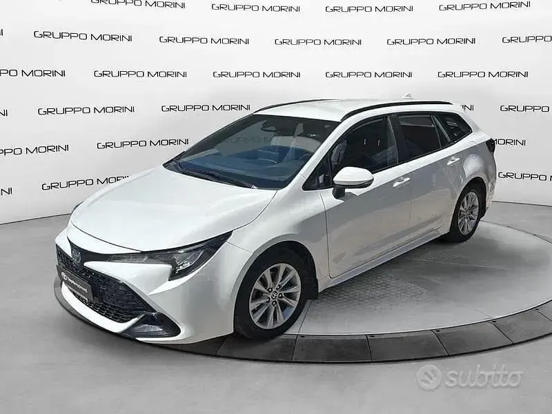 Usata Toyota Corolla Active 140 CV (102 kW) 2023 Bianco Berlina