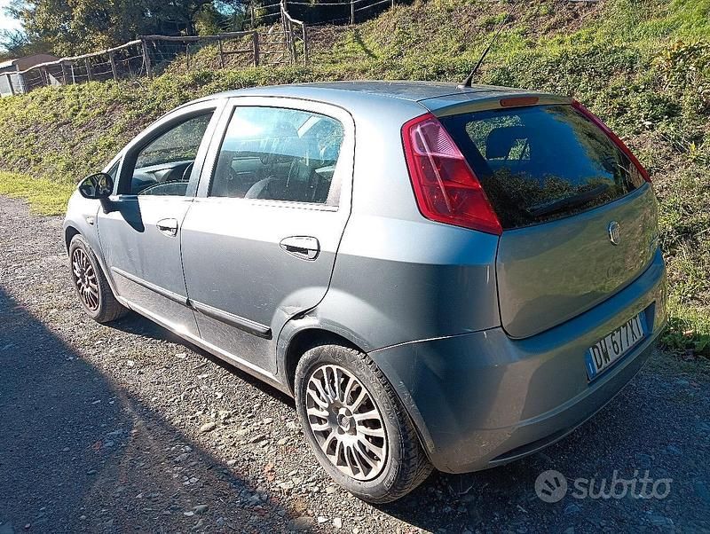 Usata Fiat Grande Punto 75 CV (55 kW) 2009 Grigio Utilitaria