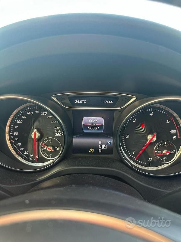 Usata Mercedes GLA200 136 CV (100 kW) 2018 Nero SUV