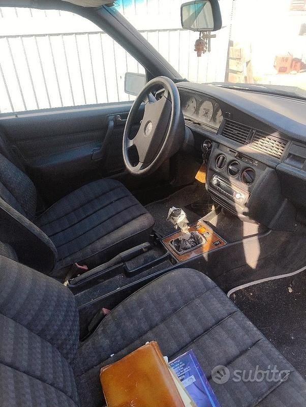 Usata Mercedes 190 75 CV (55 kW) 1992 Bianco Berlina