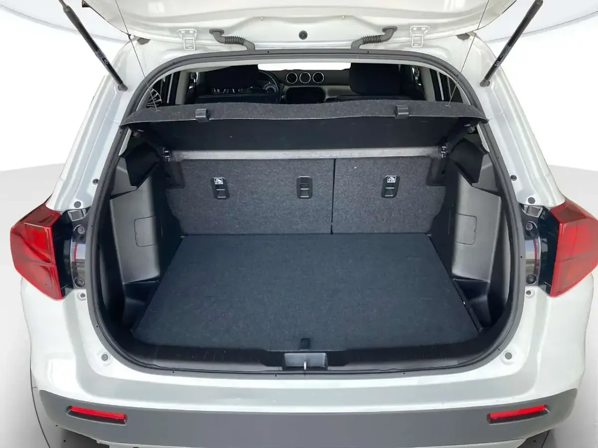 Usata Suzuki Vitara Cool 129 CV (94 kW) 2024 Bianco SUV