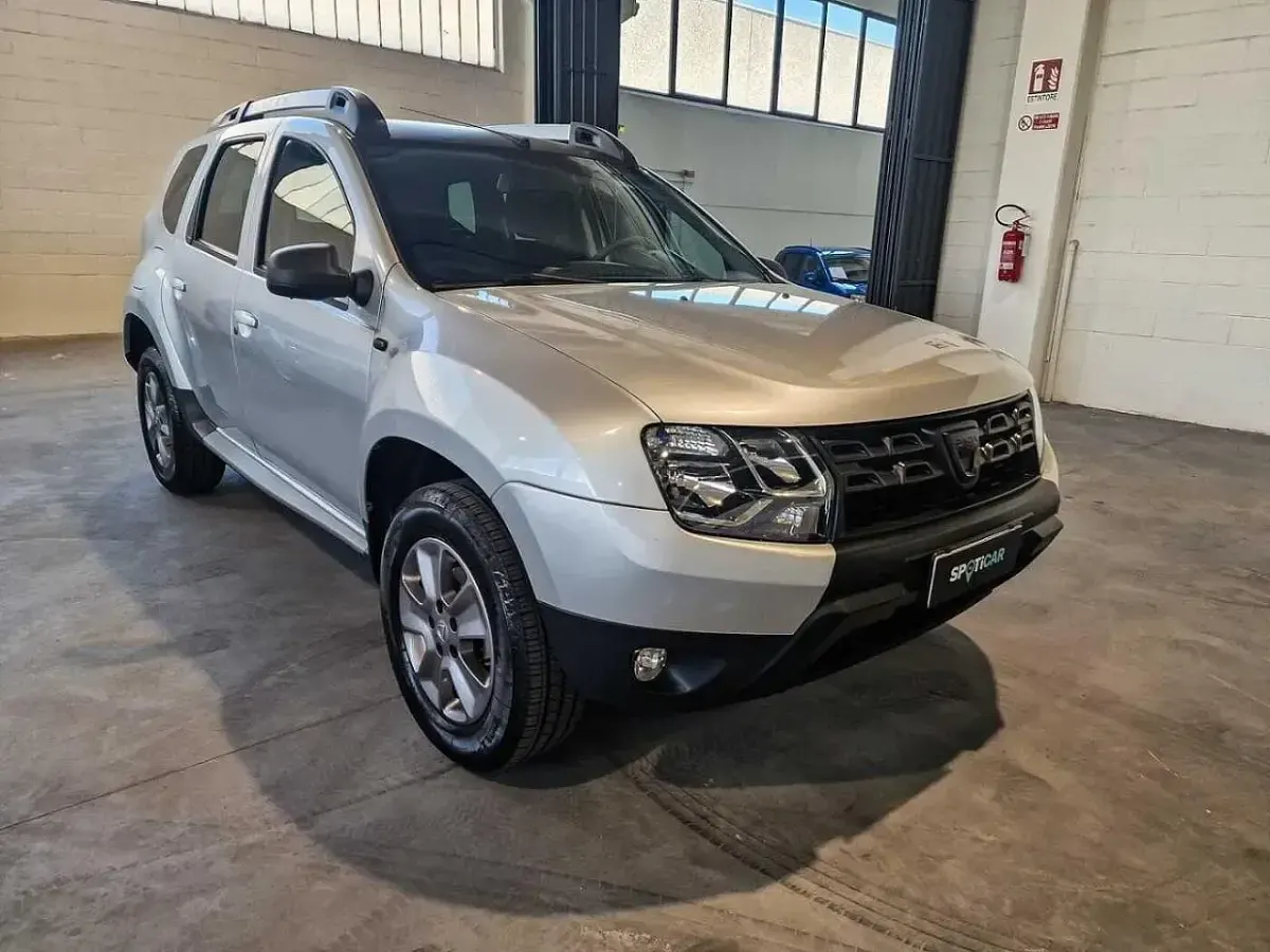 Usata Dacia Duster 90 CV (66 kW) 2016 Gray SUV
