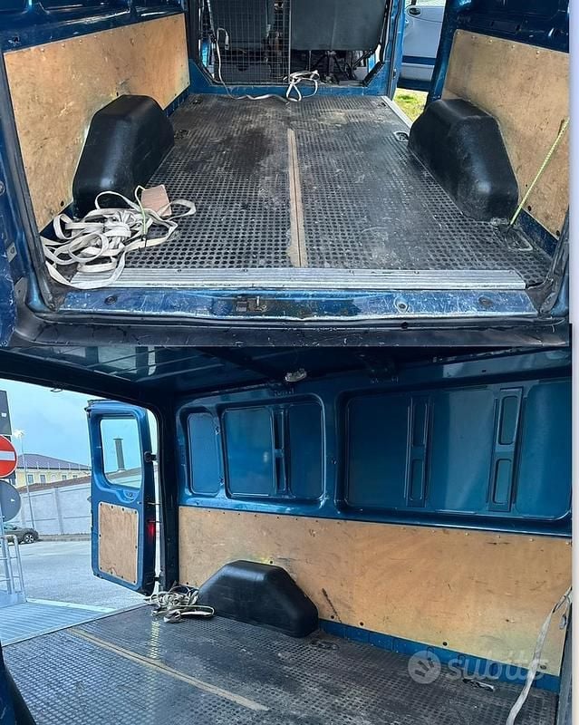 Usata Ford Transit 300S 110 CV (80 kW) 2006 Monovolume