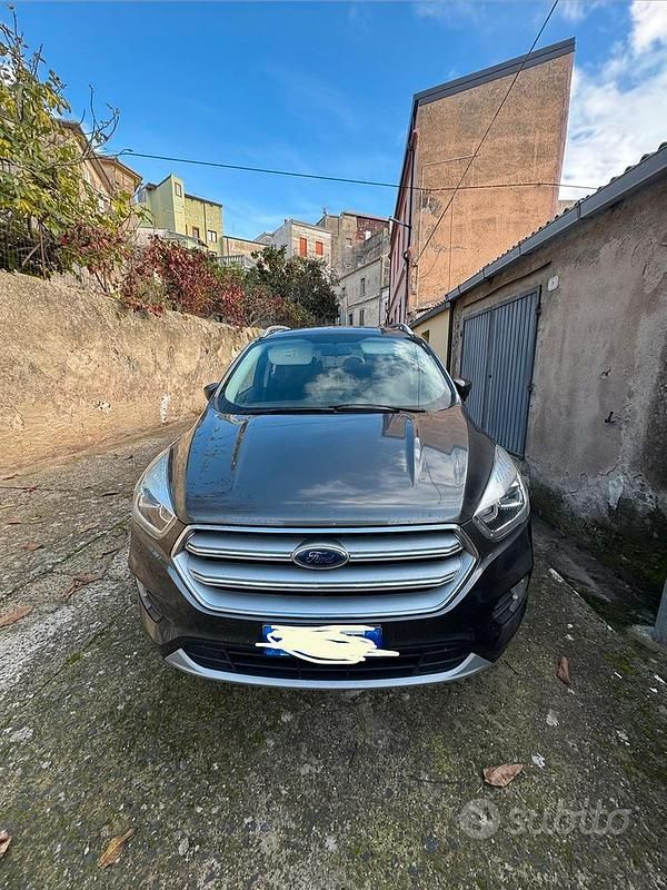 Grigio Usata 2019 Ford Kuga Business Edition SUV | 15.490 € (Cara) - Immagine 1/4