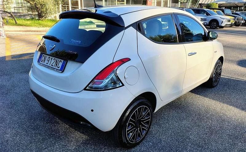 Usata Lancia Ypsilon Silver 69 CV (50 kW) 2023 Bianco Utilitaria