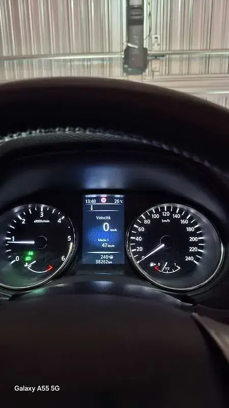 Usata Nissan Qashqai N-Connecta 131 CV (96 kW) 2016 Grigio SUV