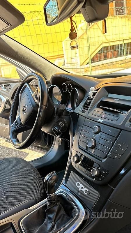 Usata Opel Insignia 160 CV (117 kW) 2010 Nero Station wagon