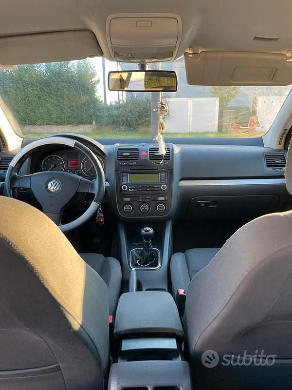 Usata VW Golf V 115 CV (84 kW) 2005 Nero Utilitaria