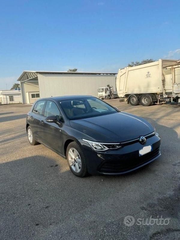 Usata VW Golf VIII Life 110 CV (80 kW) 2022 Grigio Berlina