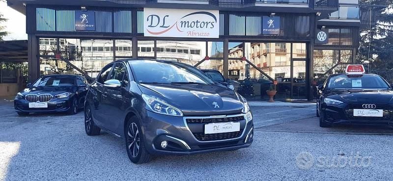 Grigio Usata 2019 Peugeot 208 Signature Sky Due volumi | 10.990 € (Buon prezzo) - Immagine 1/4