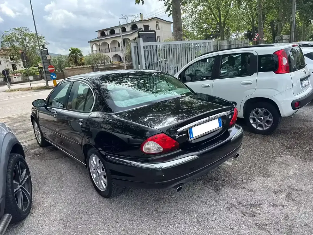 Usata Jaguar X-type Executive 196 CV (144 kW) 2003 Nero Berlina