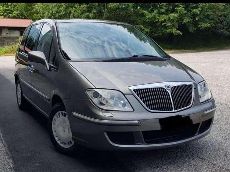 Usata Lancia Phedra 128 CV (94 kW) 2006 Grigio Monovolume