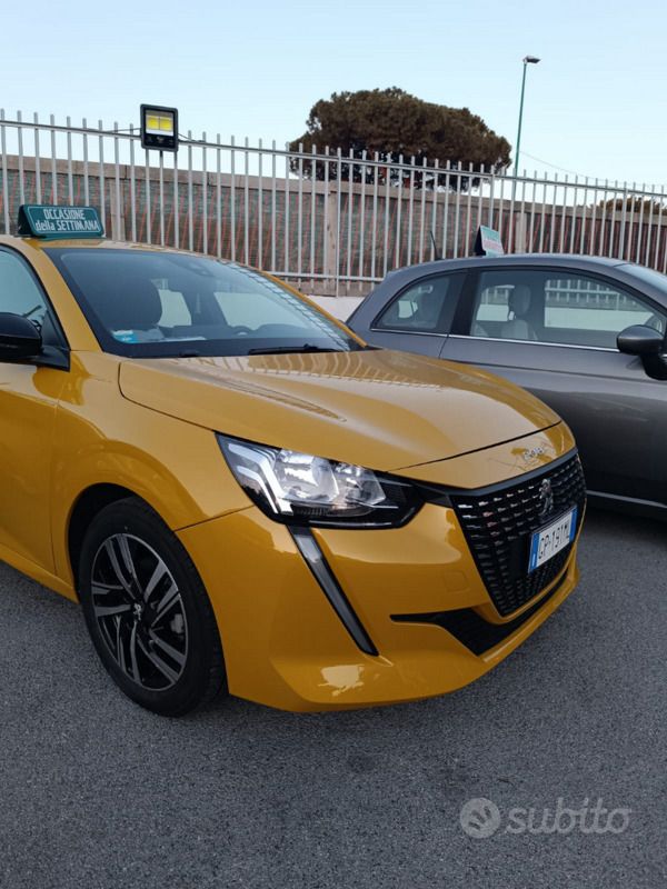 Usata 2023 Peugeot 208 Due volumi | 14.999 € (Super prezzo) - Immagine 1/4
