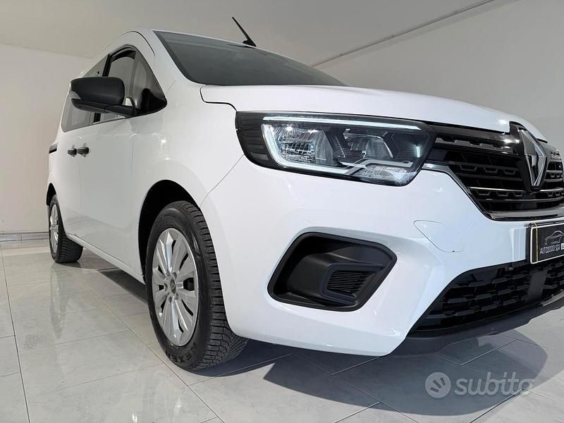 Usata Renault Kangoo 116 CV (85 kW) 2023 Bianco Monovolume