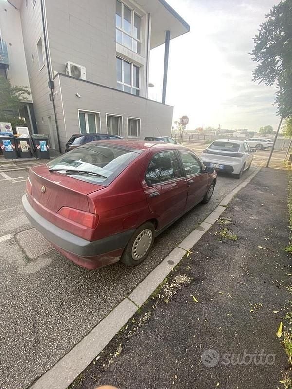 Usata Alfa Romeo 146 103 CV (75 kW) 1995 Rosso Utilitaria