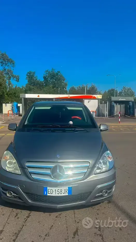 Usata Mercedes B150 95 CV (69 kW) 2010 Grigio Monovolume