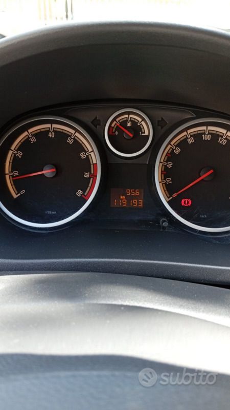 Usata Opel Corsa 60 CV (44 kW) 2012 Grigio Utilitaria