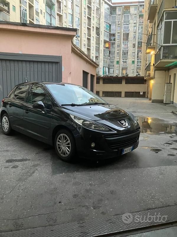 Nero Usata 2010 Peugeot 207 Due volumi | 2300 € (Ottimo prezzo) - Immagine 1/4