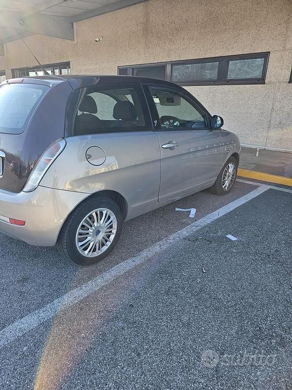Usata Lancia Ypsilon 60 CV (44 kW) 2011 Grigio Utilitaria