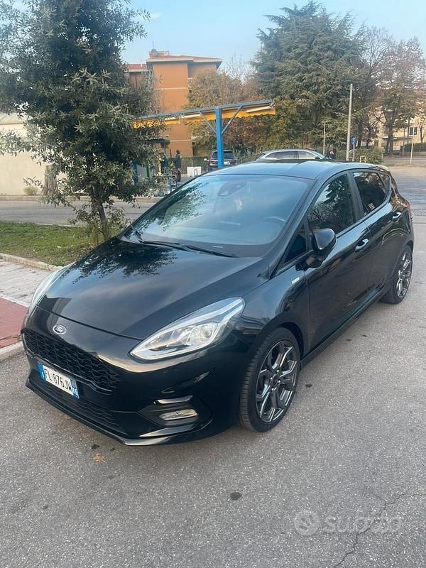 Usata Ford Fiesta ST-Line 120 CV (88 kW) 2017 Nero Berlina