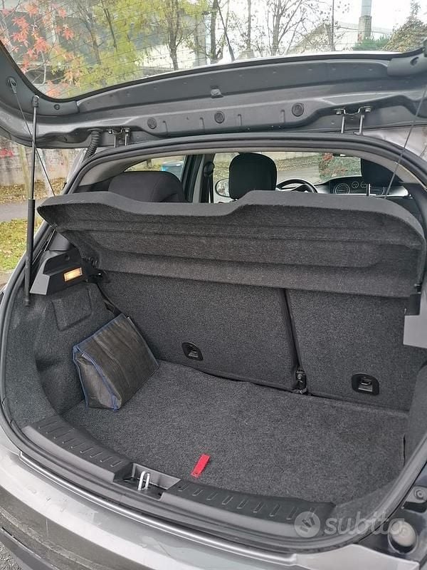 Usata Lancia Ypsilon 69 CV (50 kW) 2011 Grigio Utilitaria