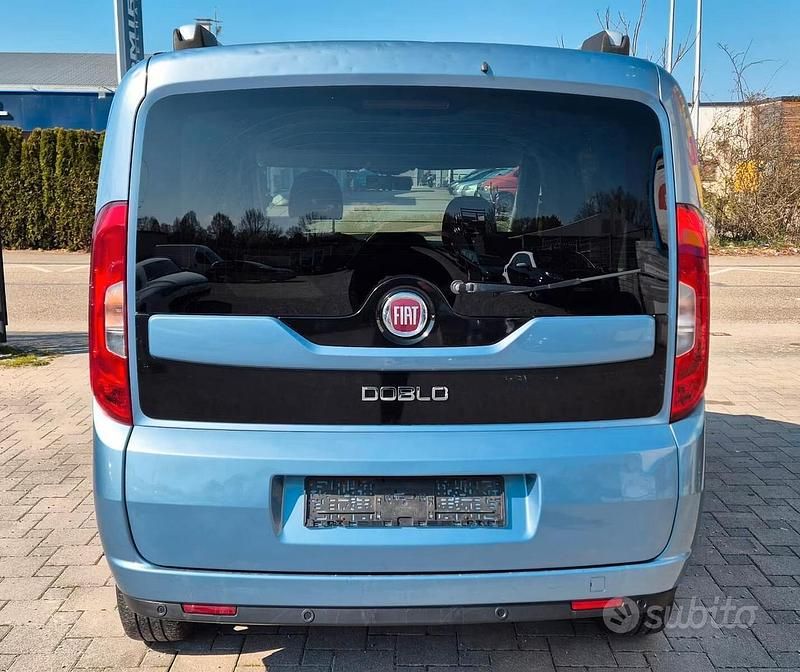 Usata Fiat Doblò 105 CV (77 kW) 2015 Blu Monovolume