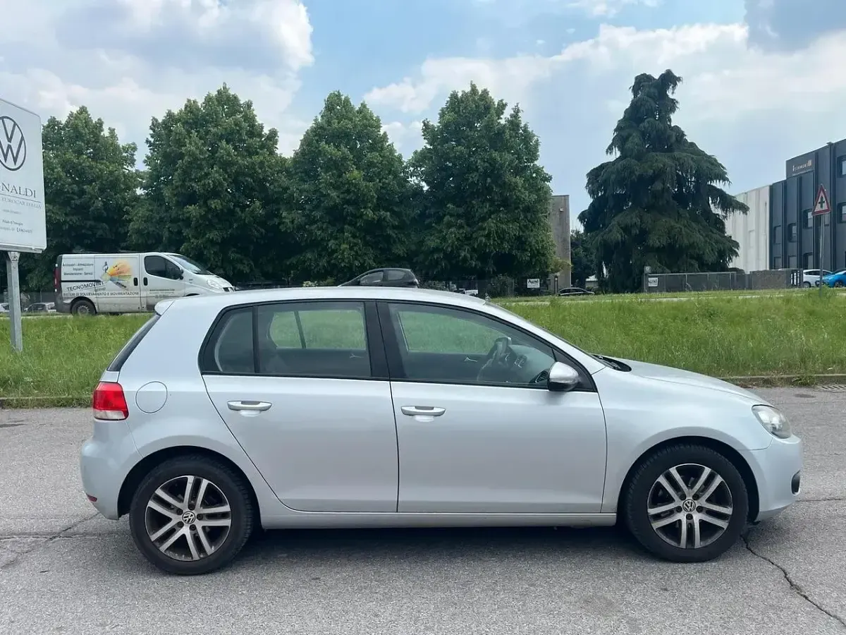 Usata VW Golf VI 105 CV (77 kW) 2010 Argento Utilitaria