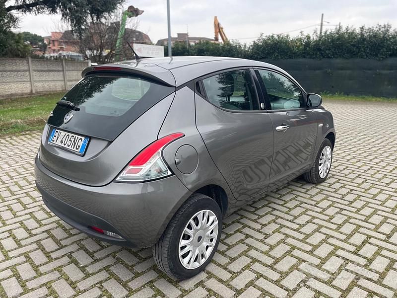 Usata Lancia Ypsilon Gold 85 CV (62 kW) 2014 Grigio Utilitaria