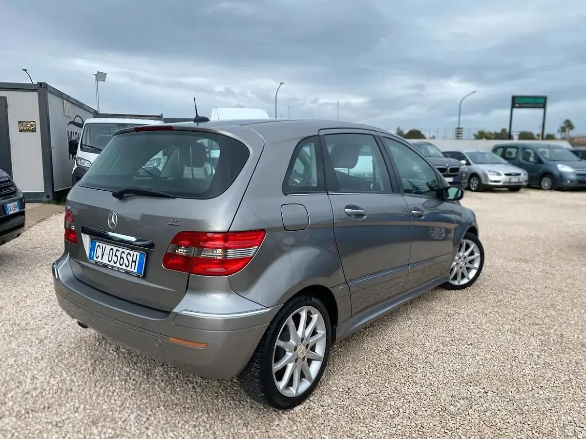 Usata Mercedes B180 109 CV (80 kW) 2006 Beige Monovolume
