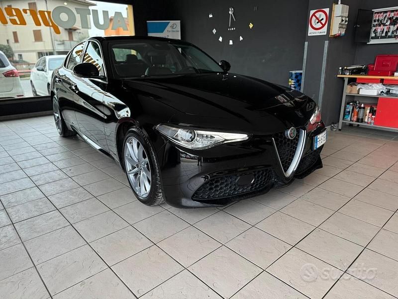 Usado Alfa Romeo Giulia Veloce 211 HP (155 kW) 2017 Preto Sedan