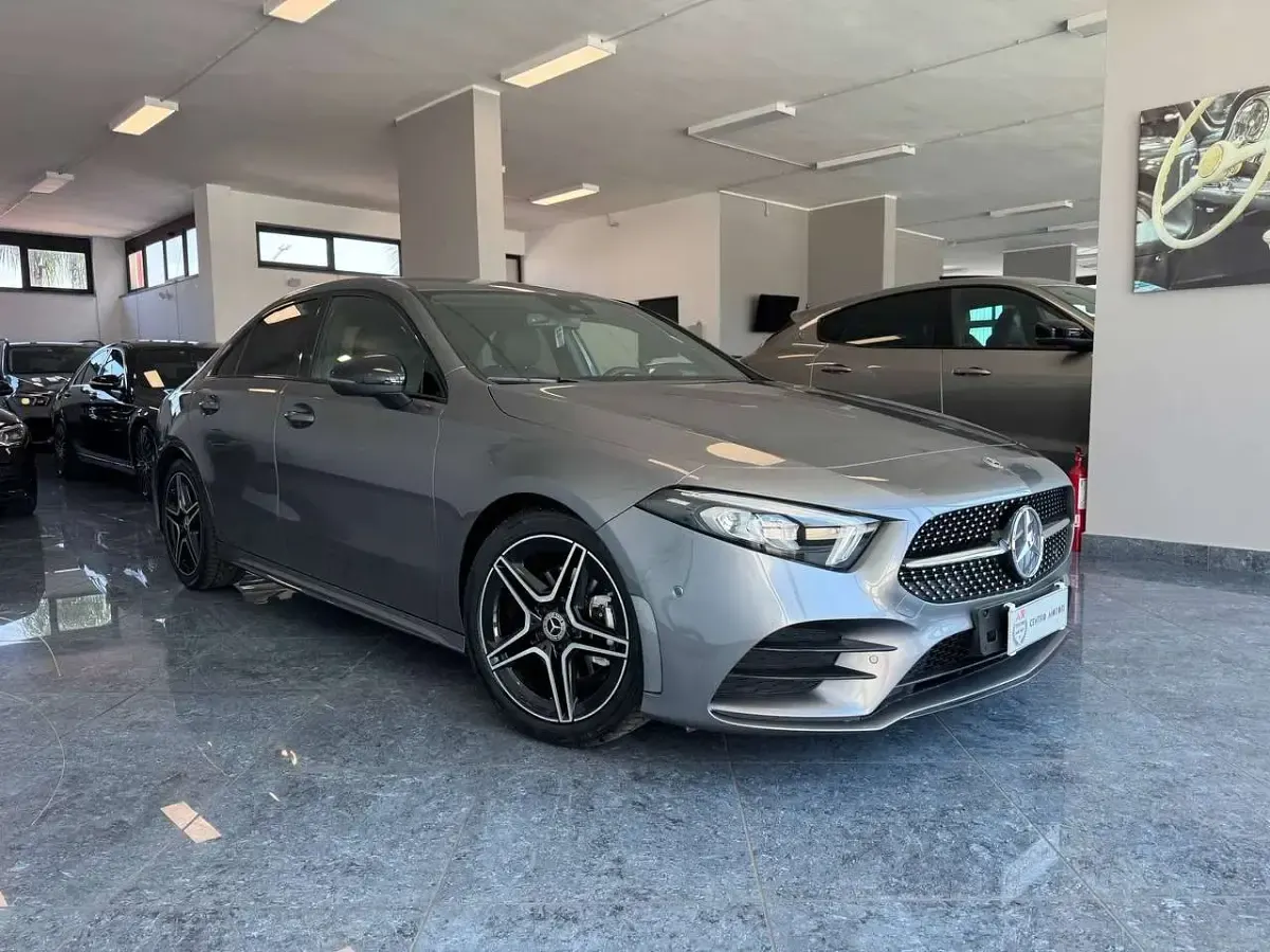 Usata Mercedes A180 Premium 116 CV (85 kW) 2019 Selenite grey Berlina