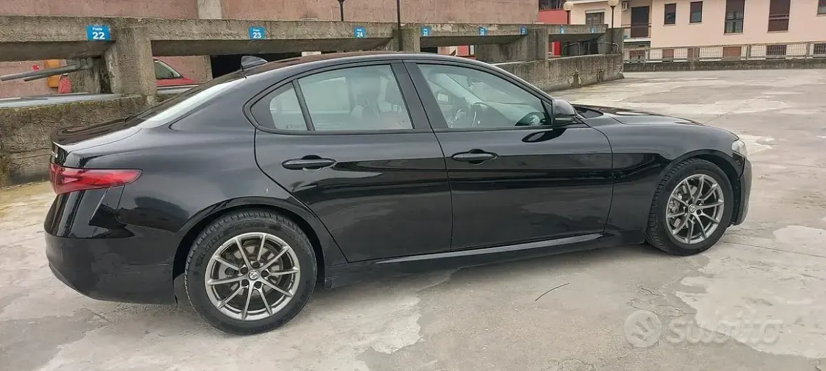 Usata Alfa Romeo Giulia Business 180 CV (132 kW) 2018 Nero Berlina