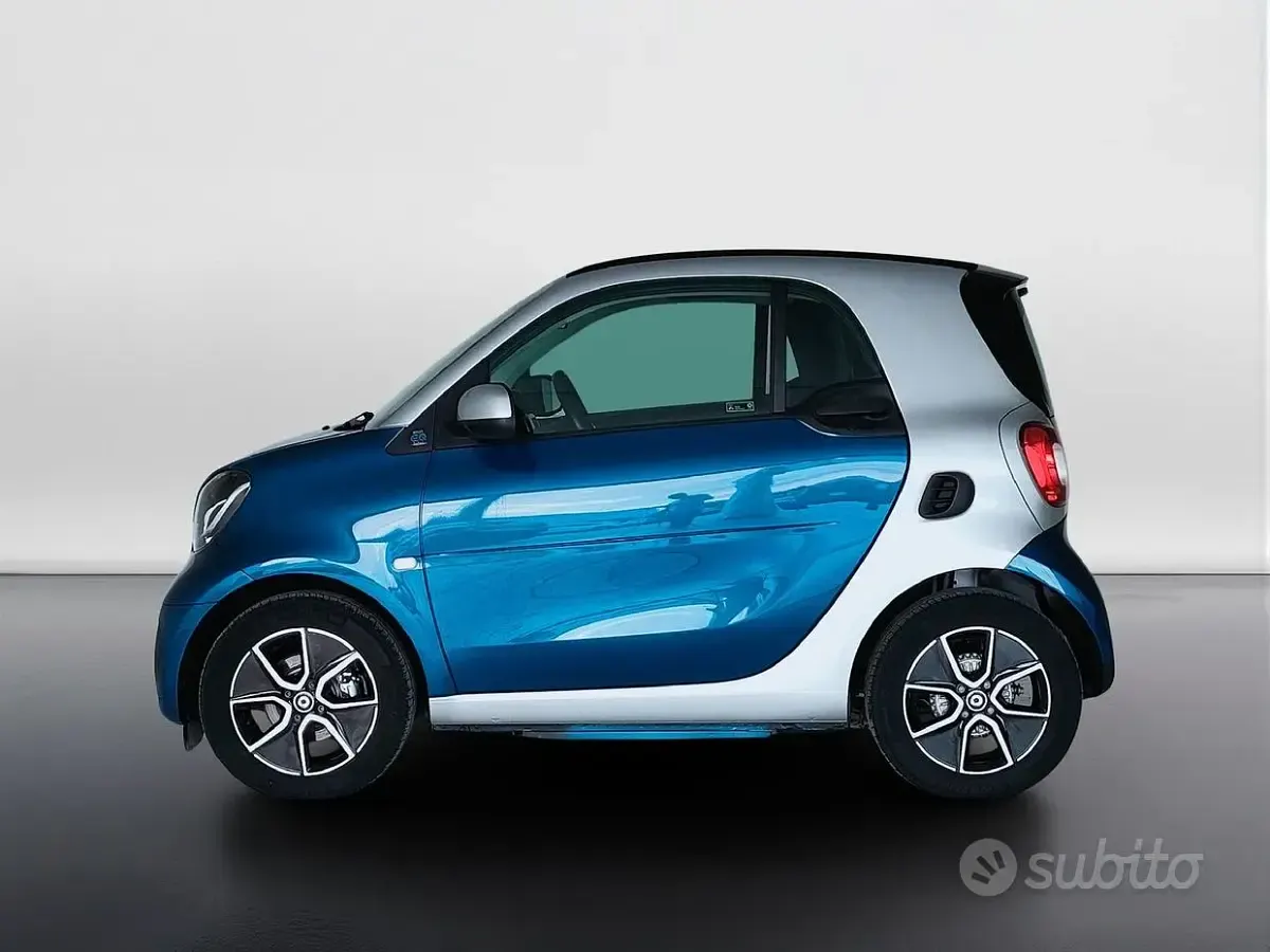 Usata Smart ForTwo Electric Drive Passion 41 kW (56 CV) 2022 Bluazzurro Berlina