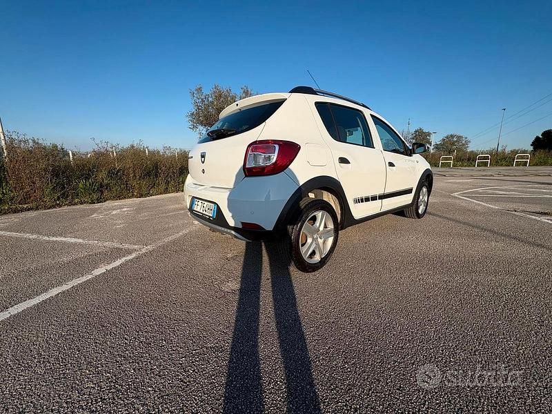 Usata Dacia Sandero Stepway 90 CV (66 kW) 2016 Bianco Berlina