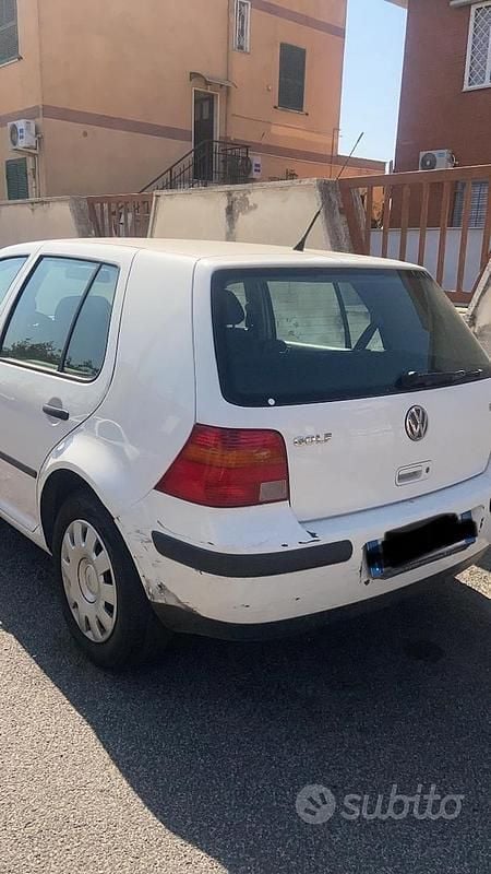 Usata VW Golf IV 105 CV (77 kW) 2001 Bianco Utilitaria