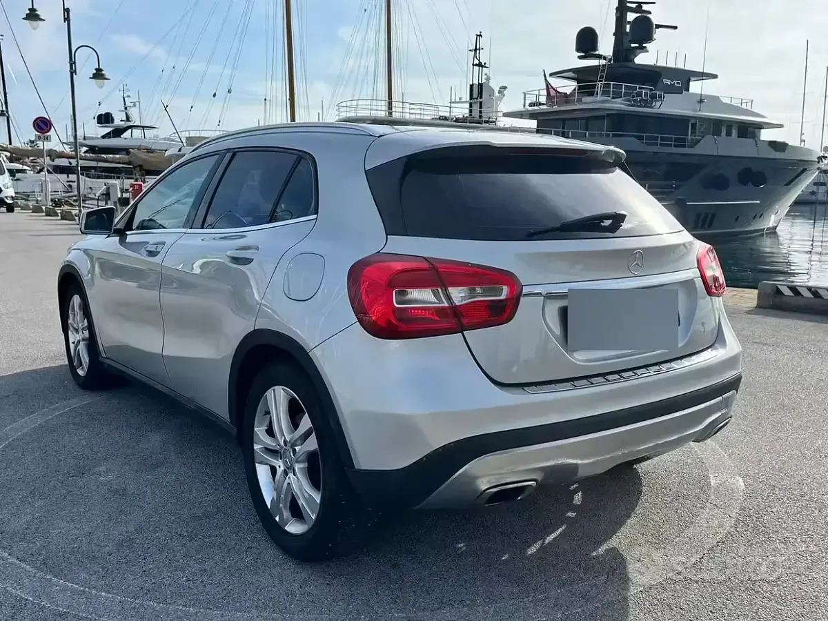 Begagnad Mercedes GLA200 136 HK (100 kW) 2015 Grå SUV