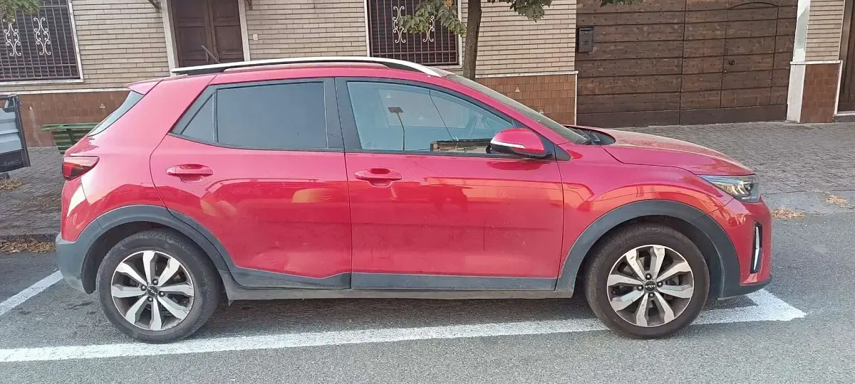 Usata Kia Stonic Style 82 CV (60 kW) 2023 Rosso SUV