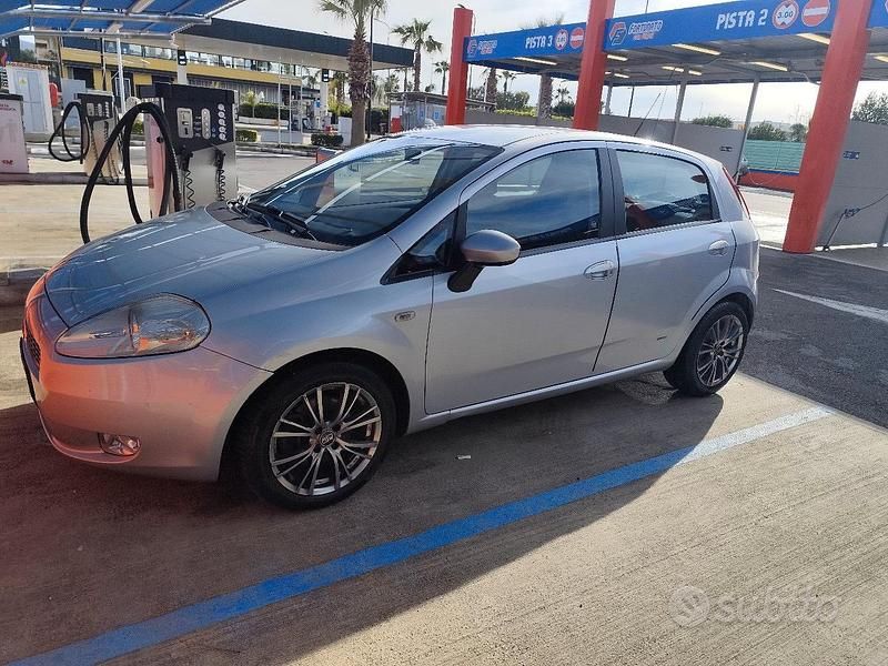 Usata Fiat Grande Punto 90 CV (66 kW) 2006 Grigio Utilitaria
